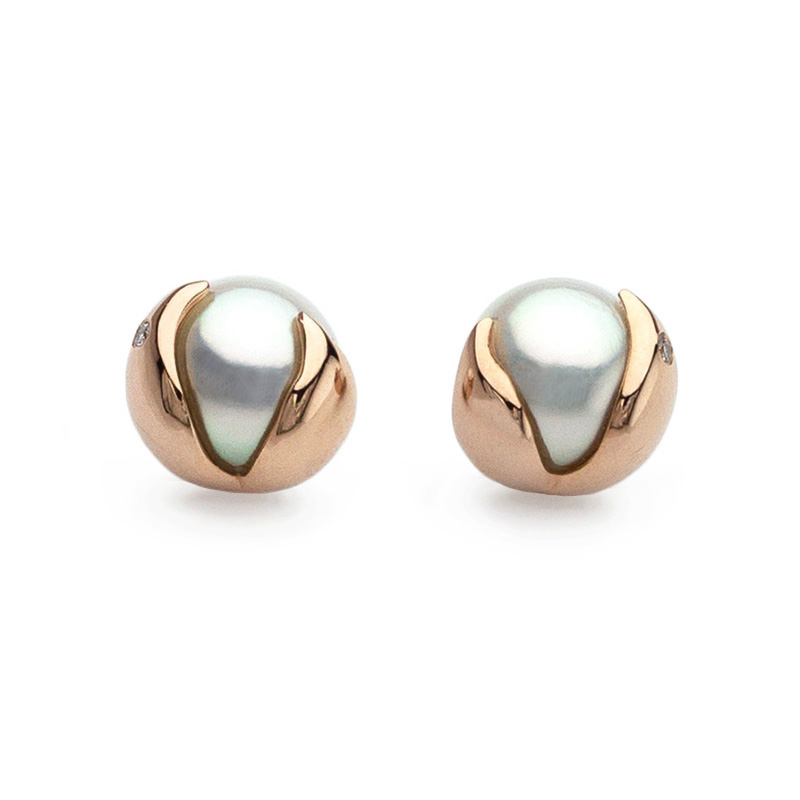 Akoya pearls and diamonds earrings