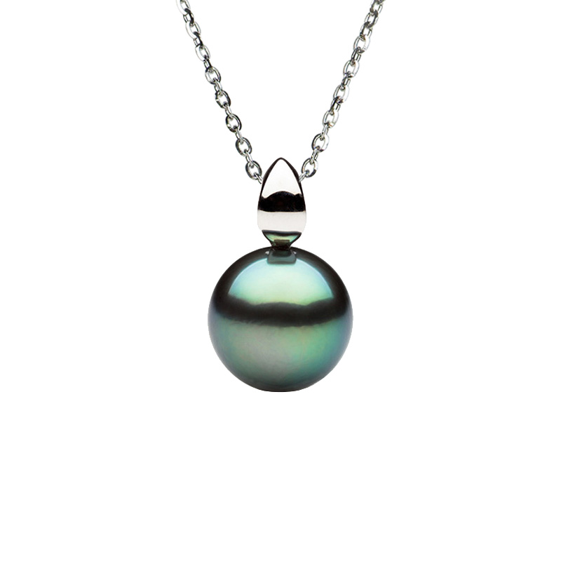 Round Tahitian pearl pendant